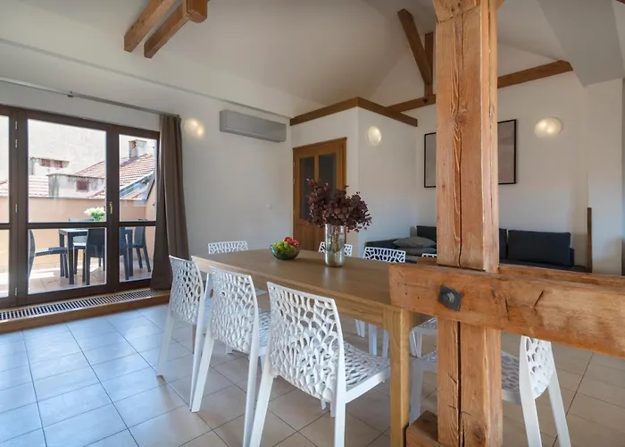 Bohemian Dreams Apartments And Suites By Dwellfort Prague